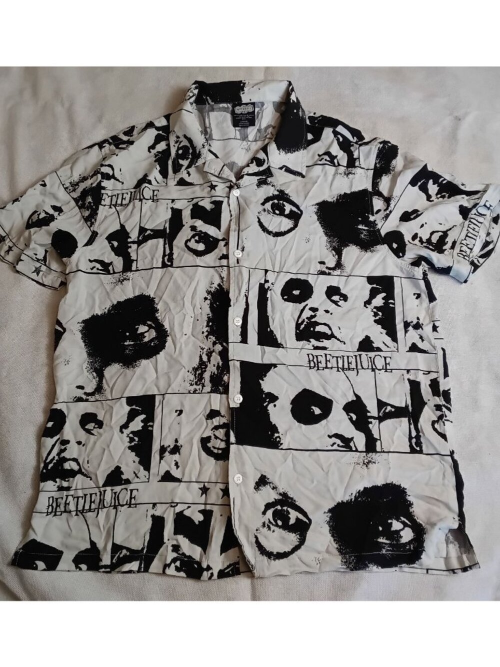 Beetlejuice Button front Shirt Size Large Rayon Short Sleeve
